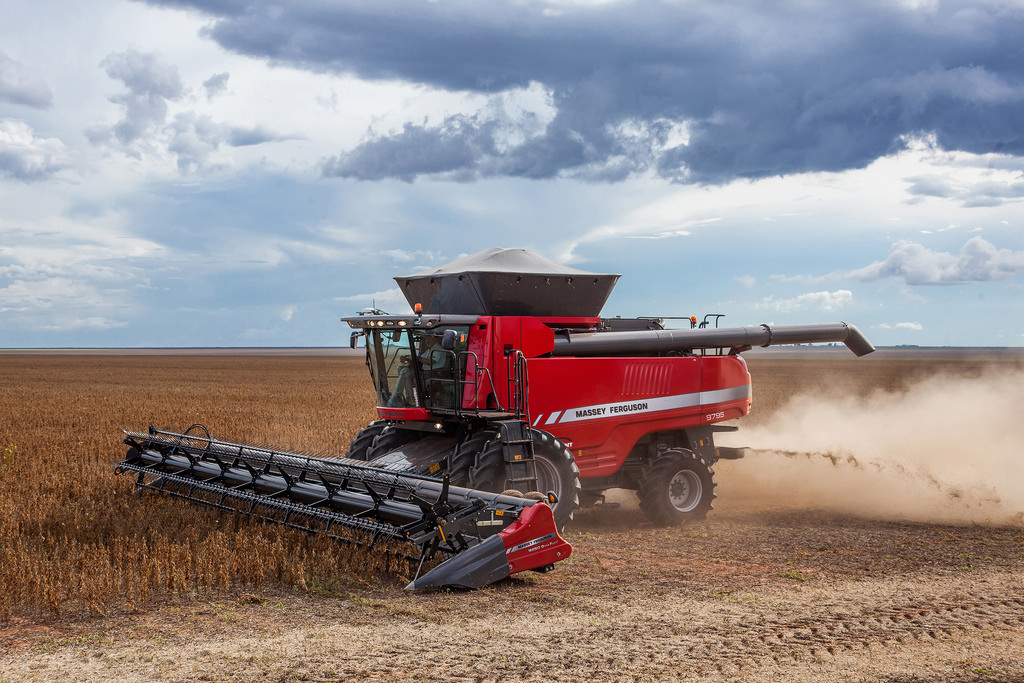 Yüksek kaliteli ayarlama fil Massey Ferguson Tractor 9700 series MF 9795 8.4 CR 355hp