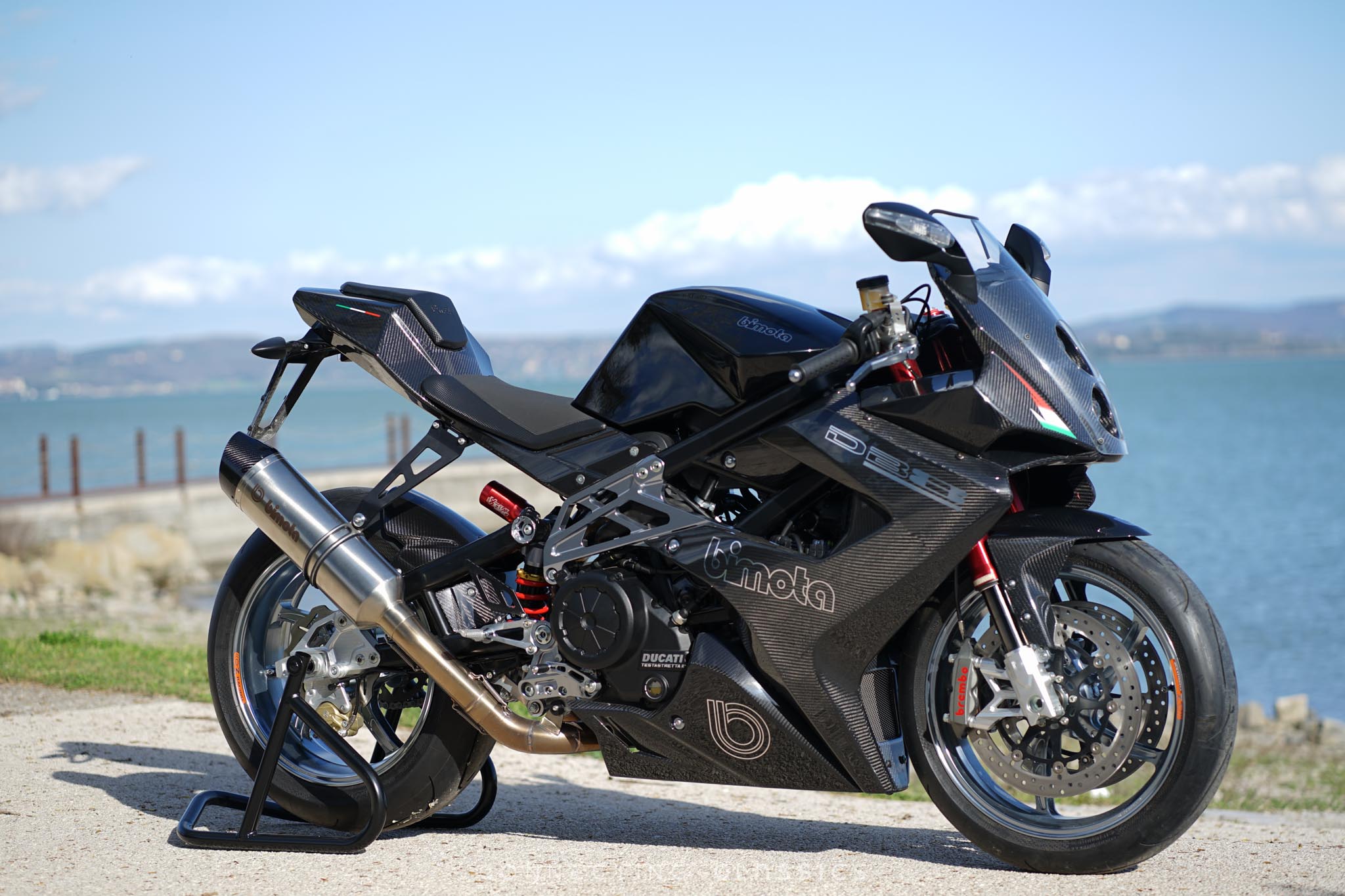 Reprogramiranje vozila Bimota DB8 1198 DB8 Oro Nero 170